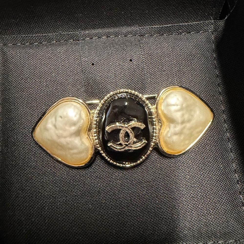 Chanel Brooch Heart Raisin And Pearl With Gold Hardware, 22B Collection. Rare